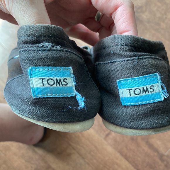 Toms Slip-Ons - Picture 3 of 5